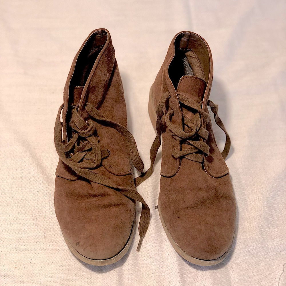 Low healed ankle suede boots